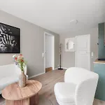 Brand New! Beds I Cozy Corner Apartment