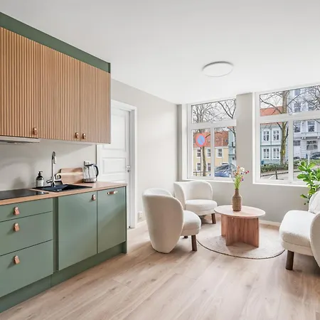 Brand New! Beds I Cozy Corner Apartment *